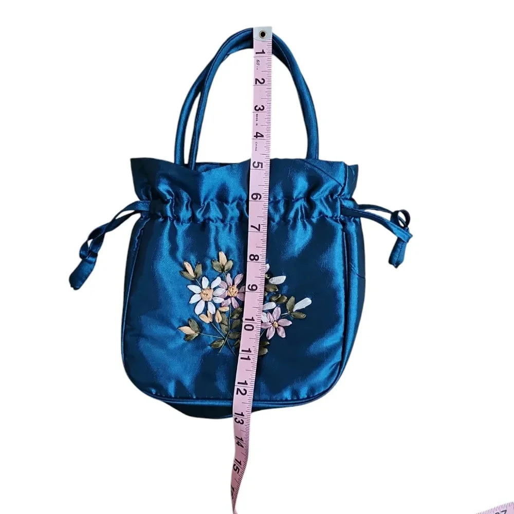 Vintage Women Small Handbag Navy Blue Satin Floral Drawstring Pristine Cottage - Picture 6 of 6